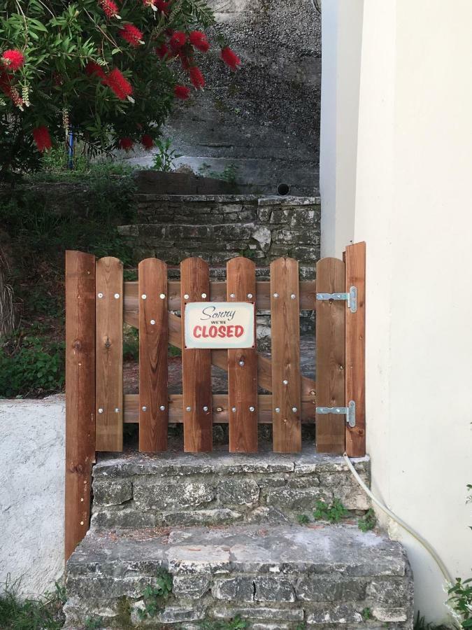 Chez Nikos Villa Kompitsion Luaran gambar